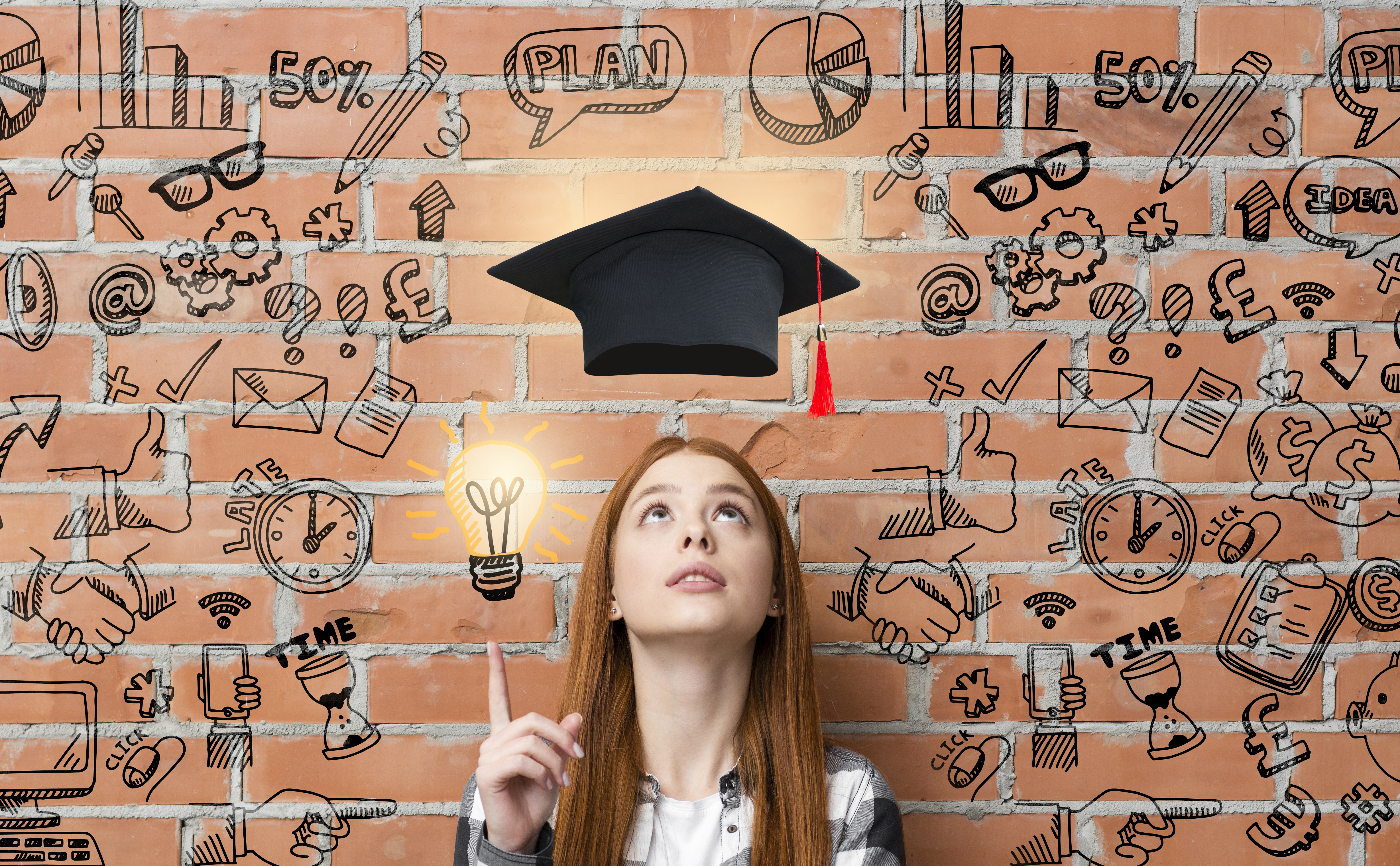 retrato-adolescente-tiro-medio-gorro-graduacion